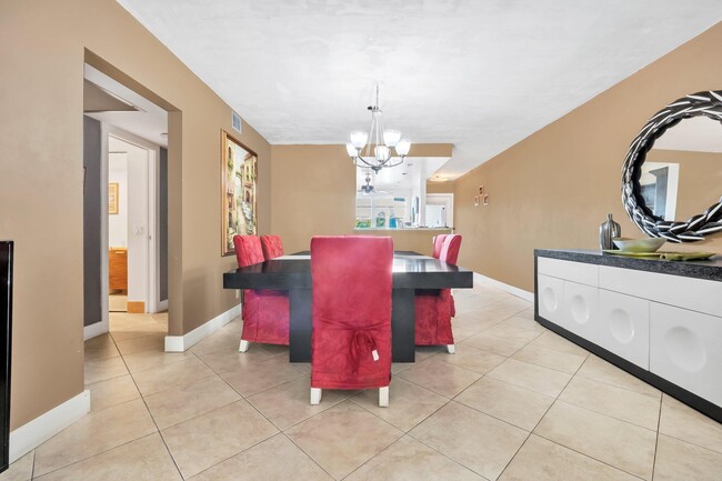 Building Photo - 3002 Portofino Isle
