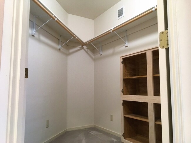 Building Photo - Beautiful Riverfront Condo in NW Bend!