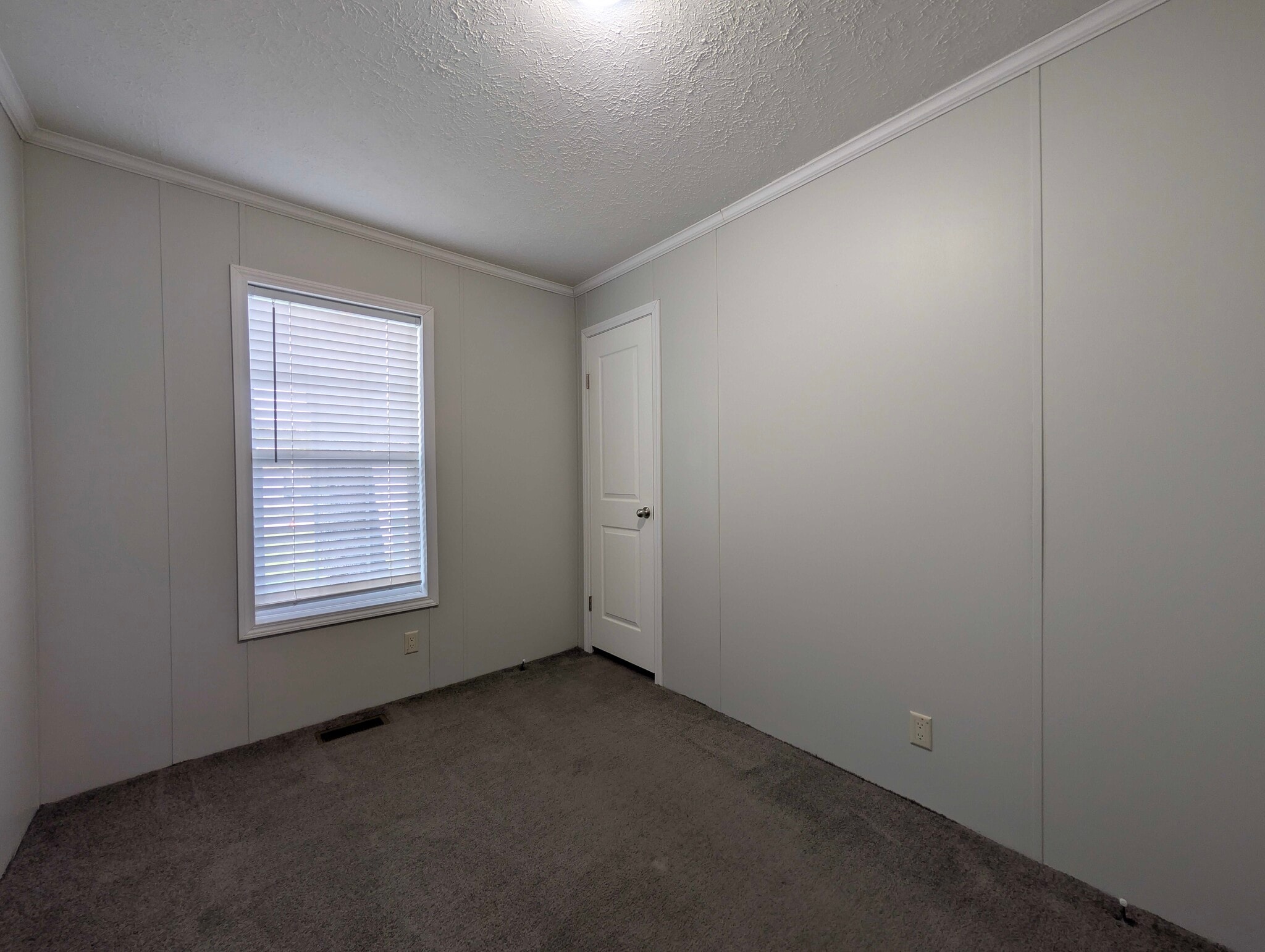 Building Photo - 15929 Villaire Ave