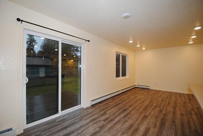 Building Photo - 4922/4924 Princeton Drive