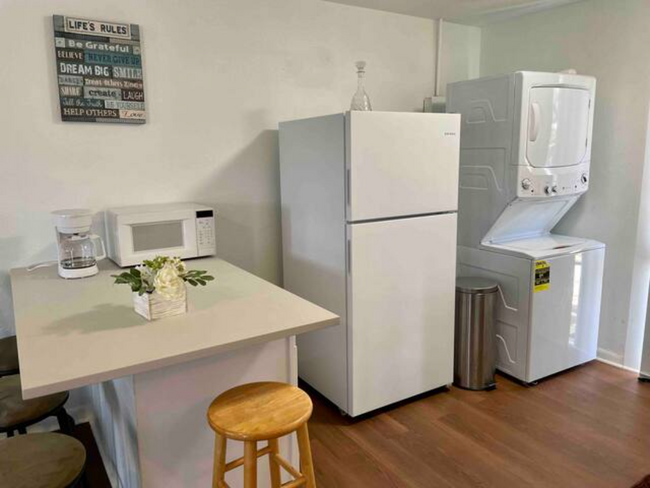 Dining area - 822 2nd St SW