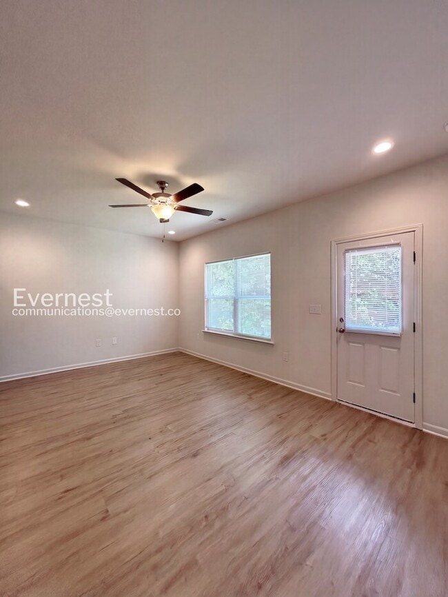 Building Photo - 1808 Hemlock Ave