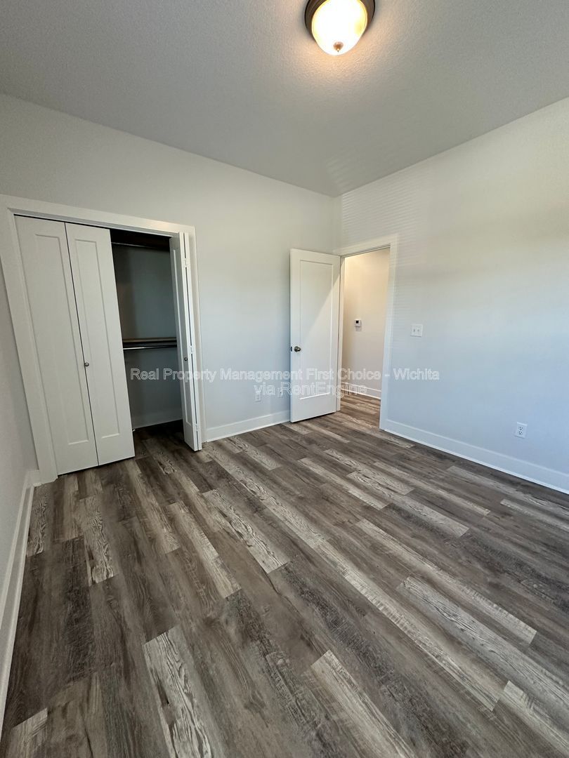 Building Photo - 5472 N Colburn Ct