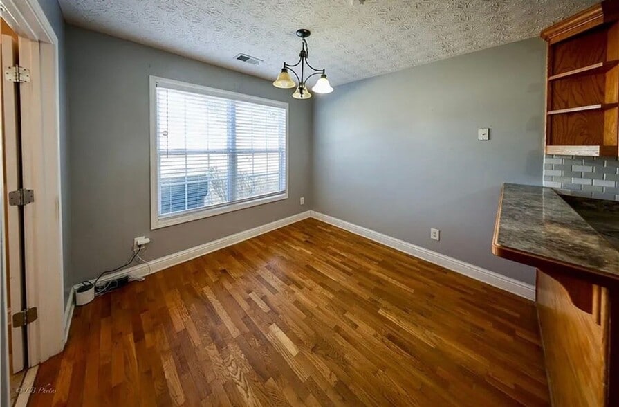 Building Photo - 918 Golden Meadows Ln