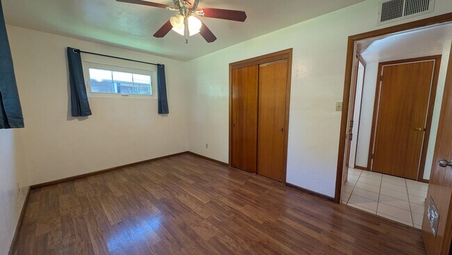 Building Photo - 3 Bedroom Home in the Hudson Manor Community Near S McClintok Dr and E Apache Blvd!