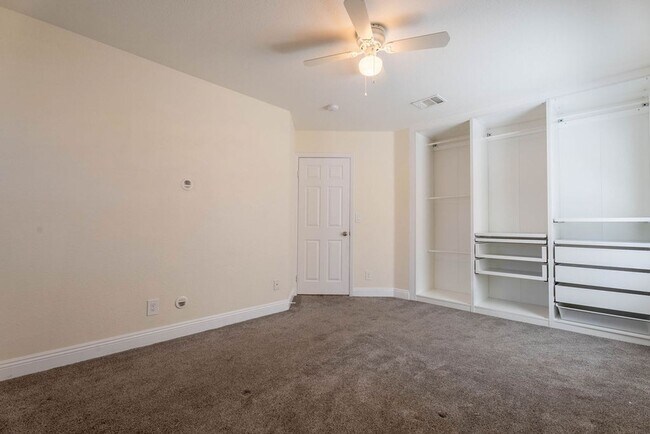 Building Photo - 26 Fantasia Ln