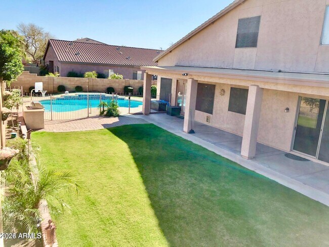 Building Photo - 345 N Date Palm Dr