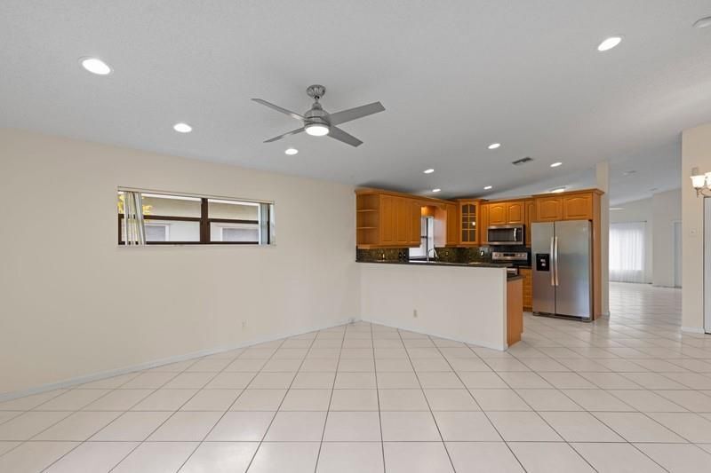 Building Photo - 10091 SW 16th Pl