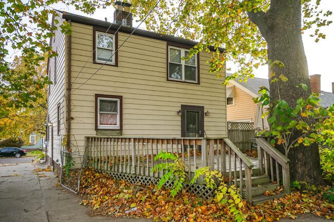 Building Photo - 409 E Melbourne Ave