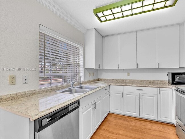 Building Photo - 1361 Cottonwood Cir