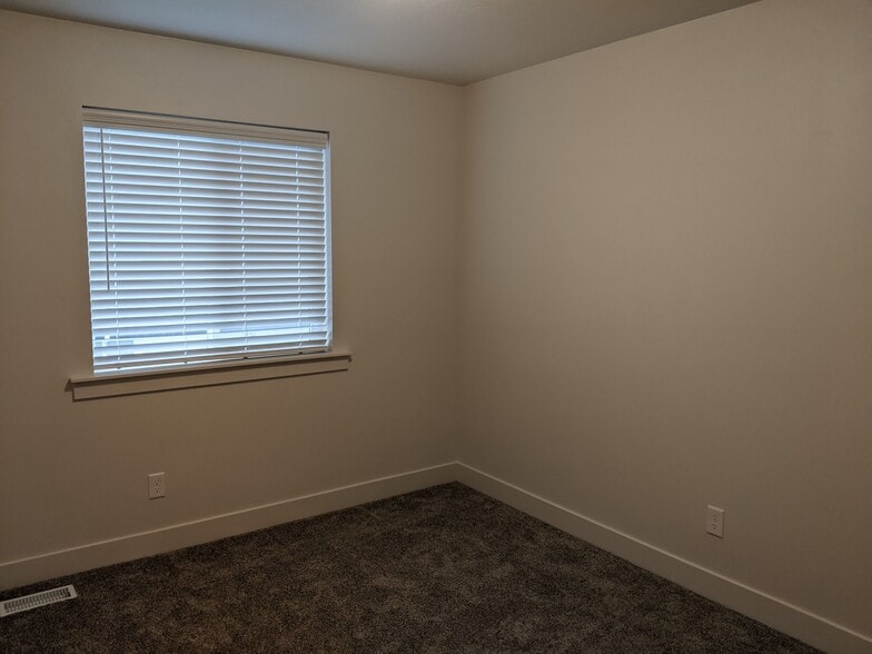 Building Photo - 448 S 1580 E