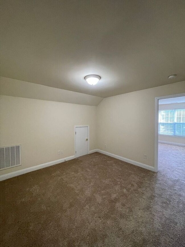 Building Photo - Lovely home in Pineville!