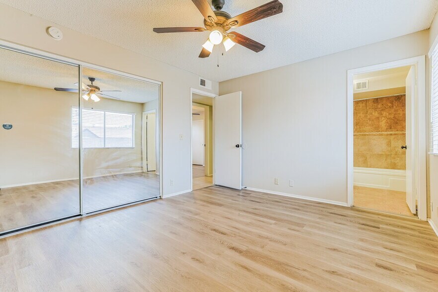 Building Photo - 503 W Cheyenne Dr