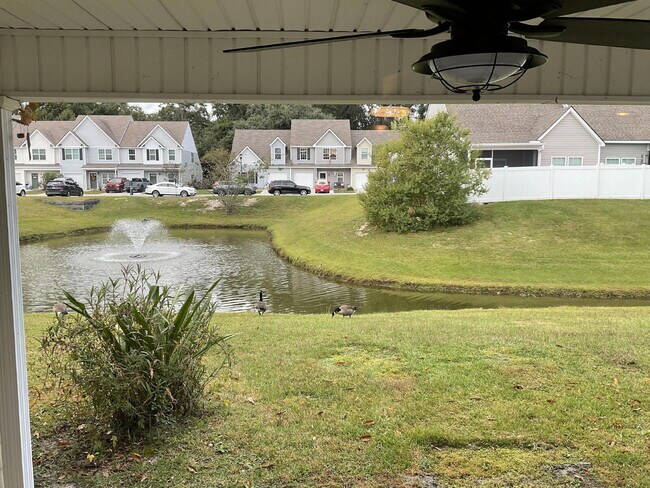 Building Photo - Adorable 2 Bedroom Townhome in Azalea Square