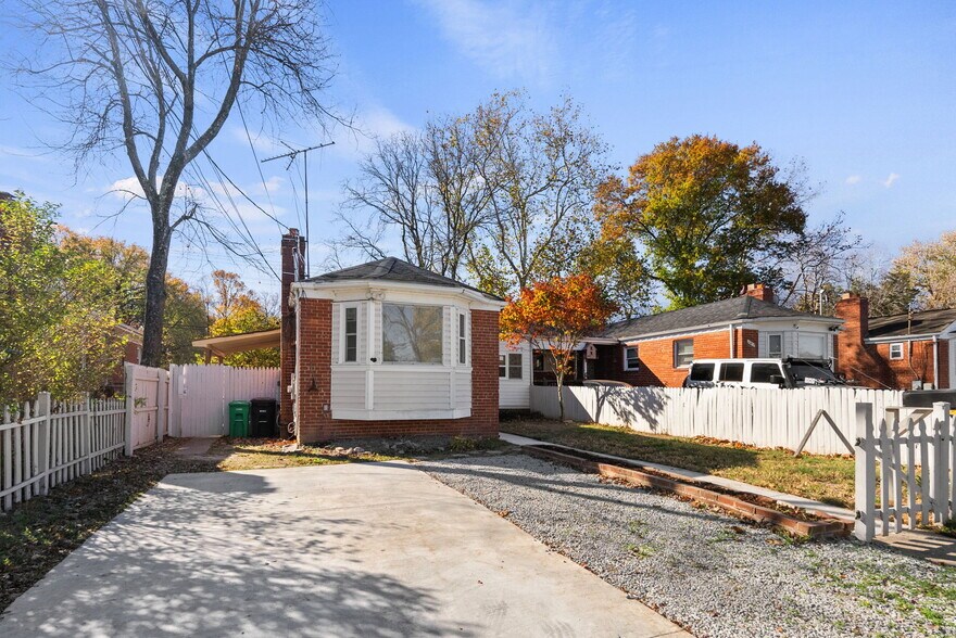 Building Photo - 2419 Sheridan St