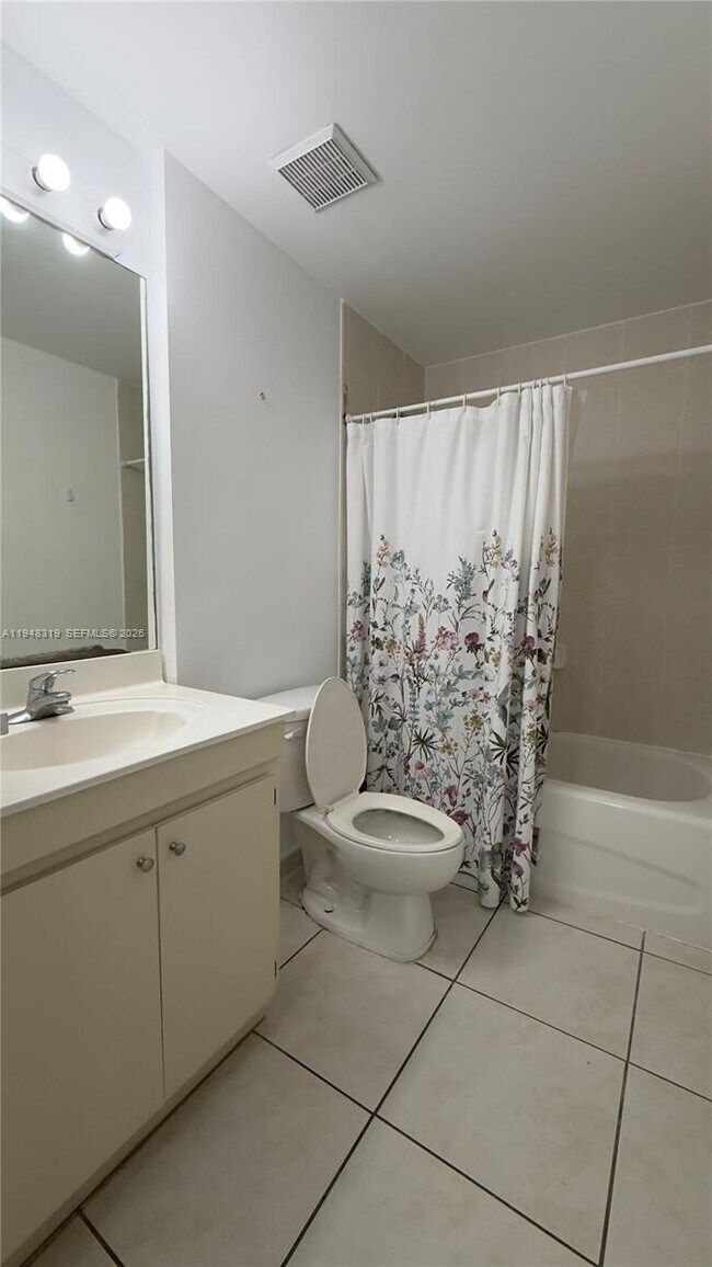 Building Photo - 7290 NW 114th Ave