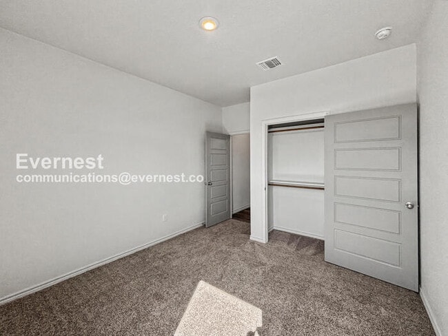 Building Photo - 702 Freedom Cir