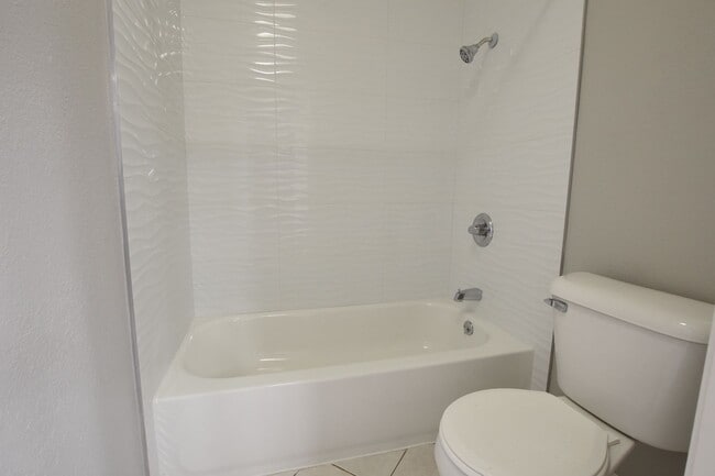 Building Photo - Remodeled and Clean 3 Bedroom 1.5 Bath Townhouse in South San Jose