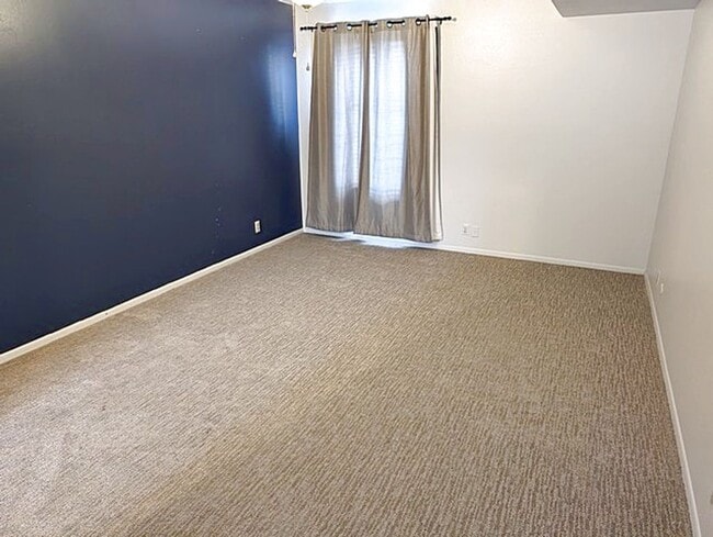 Building Photo - Great location Sugarhouse Condo