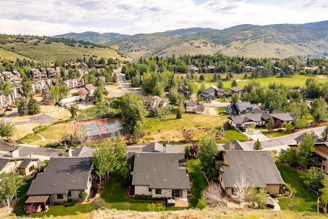 Building Photo - Magnificent Mountain Living in Jeremy Ranch