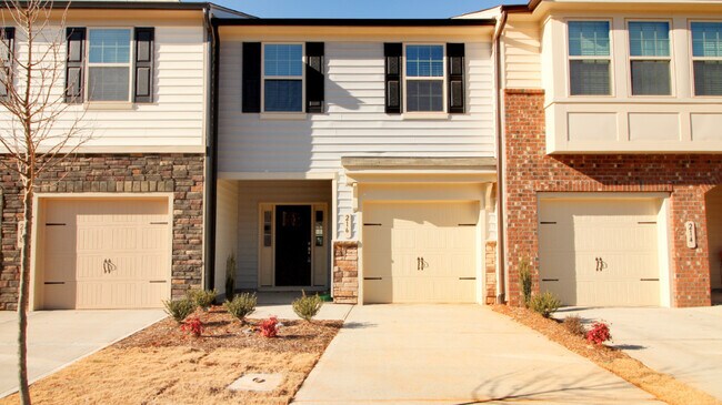 Building Photo - Beautiful and Bright 3 bedroom 2.5 bath Townhouse in Brightleaf with a Garage!!