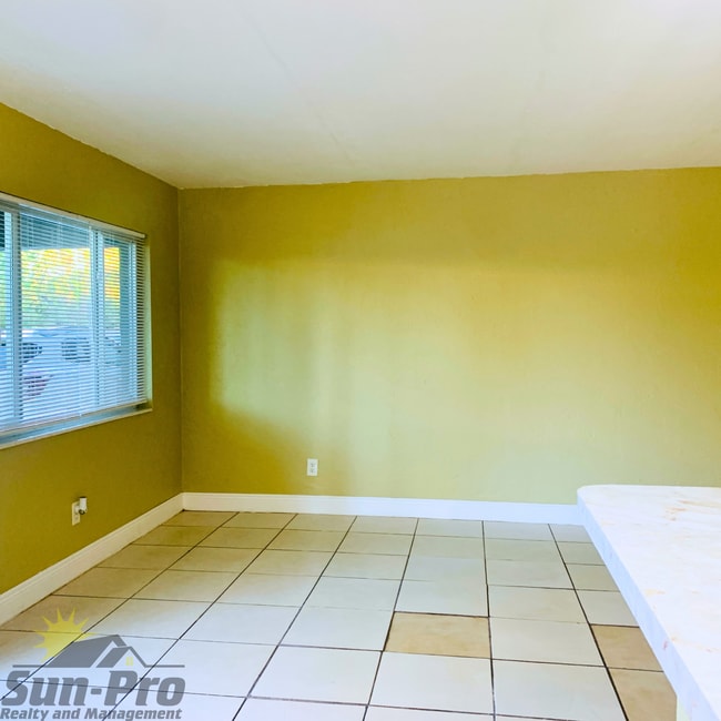 Building Photo - 900 S Peninsula Dr