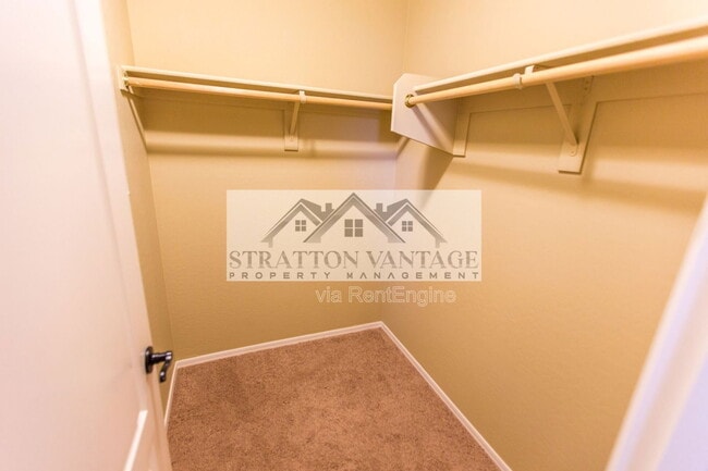 Building Photo - 976 S Adam Way