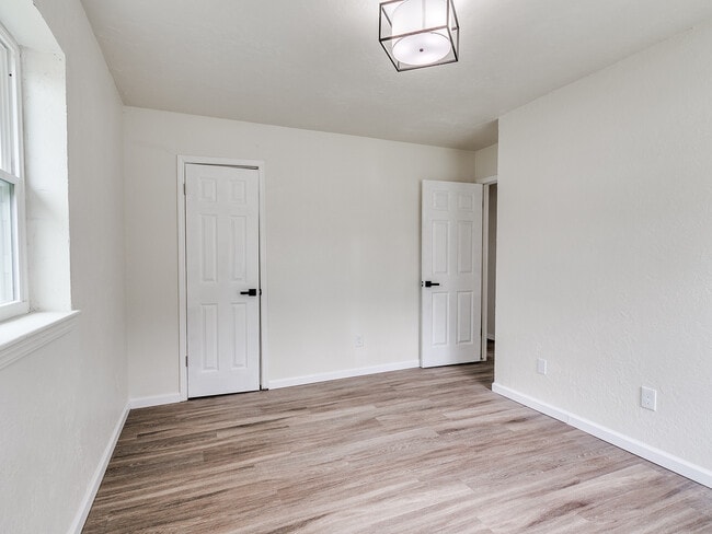 Building Photo - 3300 SW 40th St