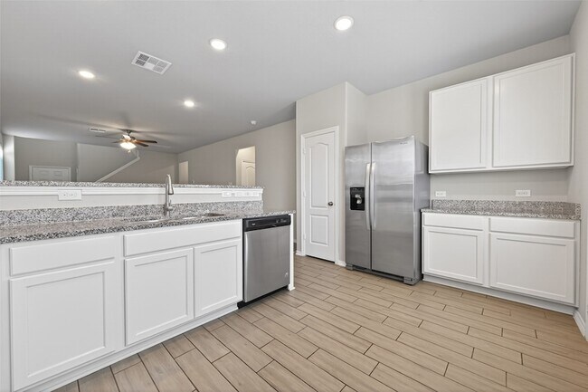 Building Photo - 25527 Valverdant Ct