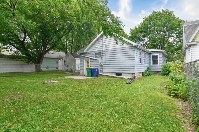 Building Photo - 4 Bed 1 Bath Single Family Home