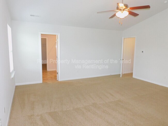 Building Photo - 390 Spaulding St