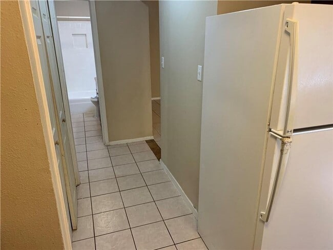 Building Photo - 7208 Creekside Dr