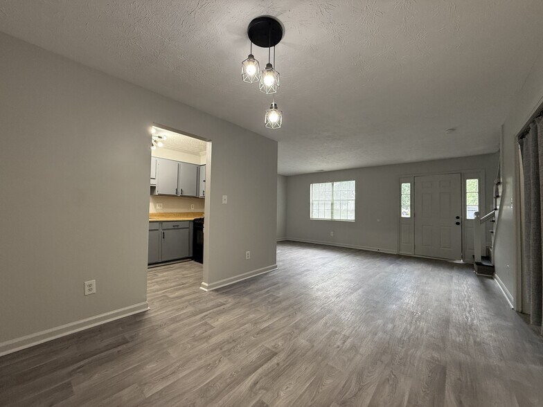 Building Photo - 2081 Drennon Ave