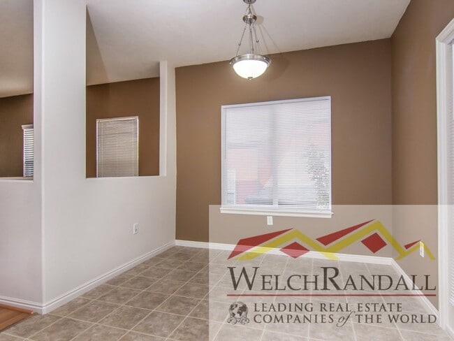 Building Photo - Comfort Meets Style: 2 Bed, 1.5 Bath Herri...