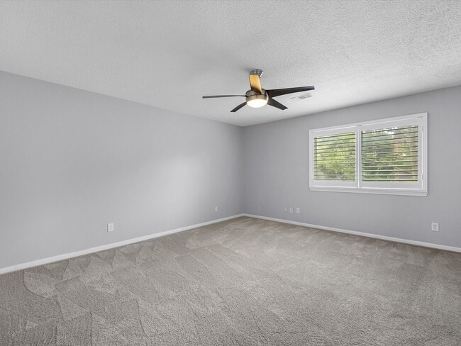 Building Photo - 13 Hickory Shadows Dr