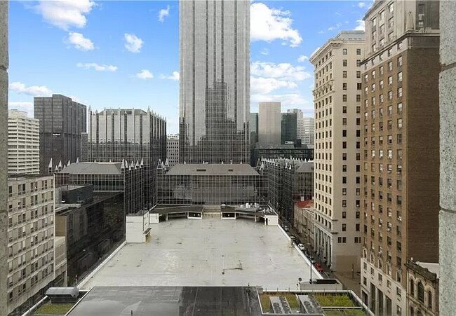 Building Photo - 306 4th Ave