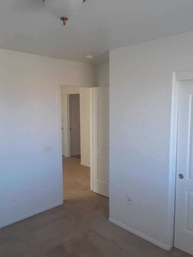 Building Photo - 3 Bedroom - 2.5 Bath - 1605 Sq Ft - Rancho Sahuarita Community - Sahuarita