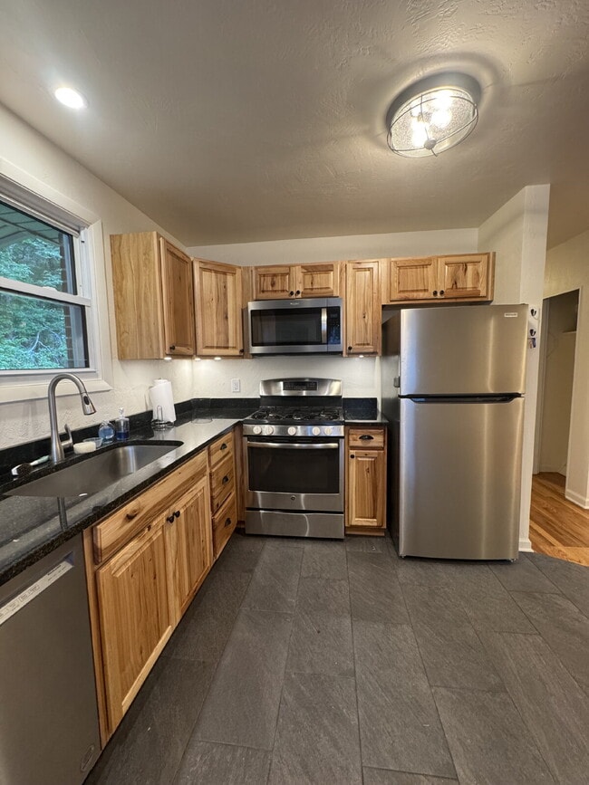 Building Photo - "Charming 3-Bedroom Retreat in Pisgah Fore...