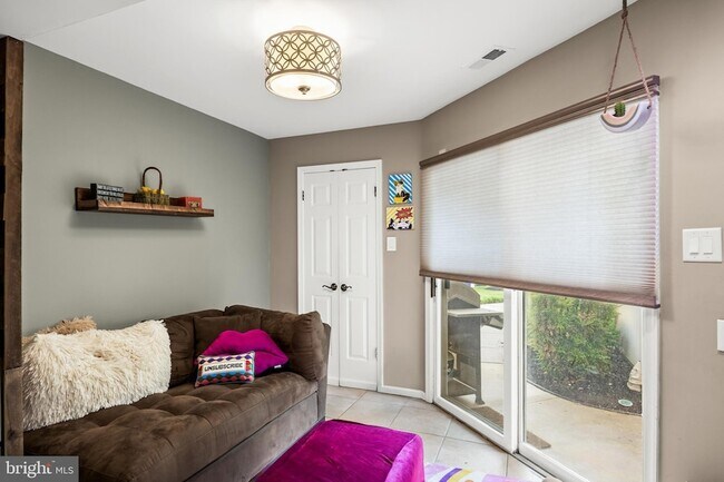 Building Photo - 1410 Chanticleer