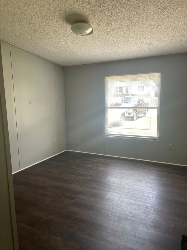 Building Photo - 430 Valley Forge Way S