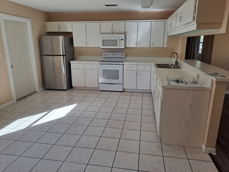 Building Photo - 206 Jackson Ave