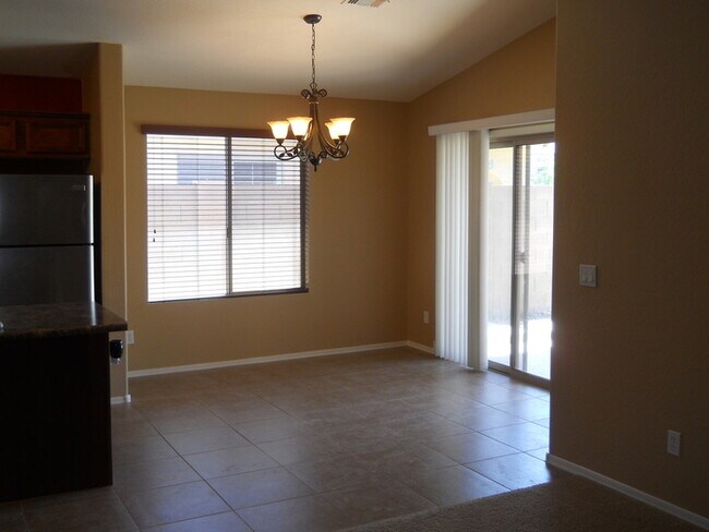 Building Photo - Beautiful Home in Shamrock Estates!
