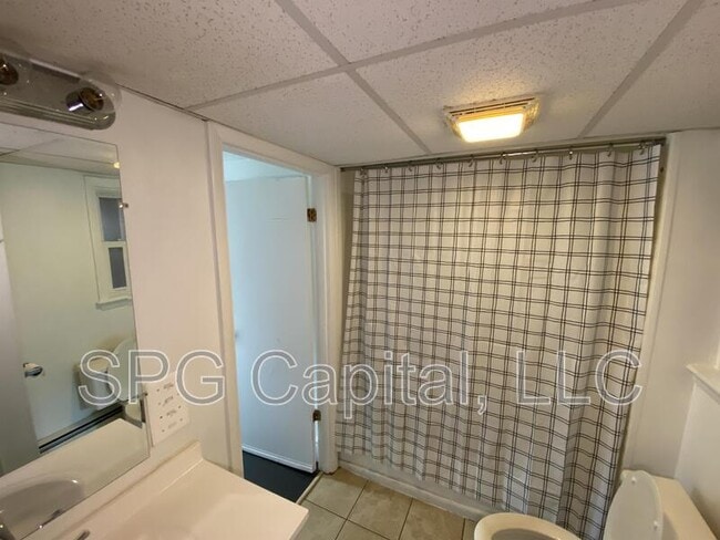 Building Photo - 704 Jessop Pl