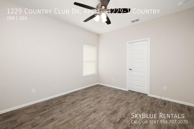 Building Photo - 1229 Country Club Dr