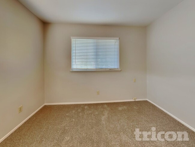 Building Photo - 1872 Little John Way