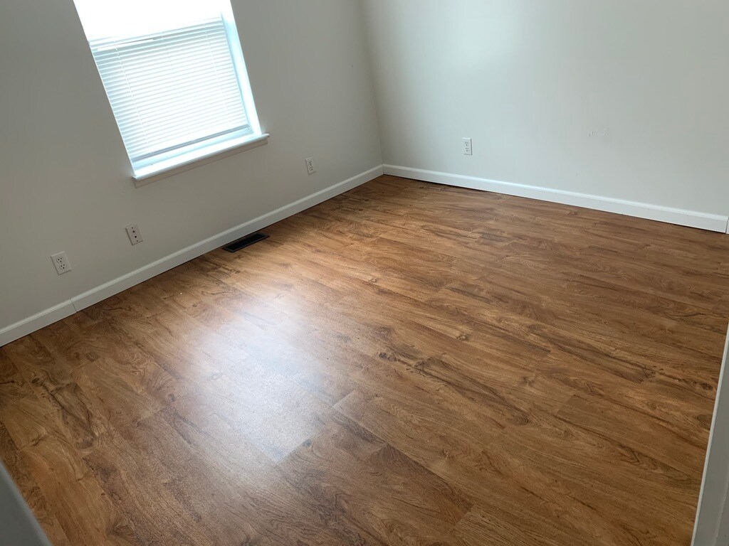 Building Photo - 225 Railroad St