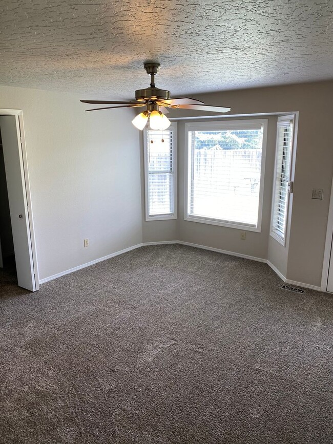 Building Photo - $1995.00 3 Bed / 2 Bath is close to Columb...