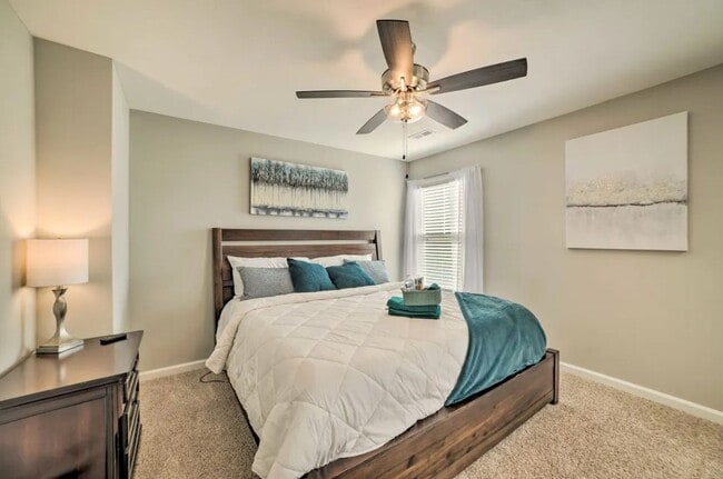 Building Photo - Pet Friendly Three Bedroom!