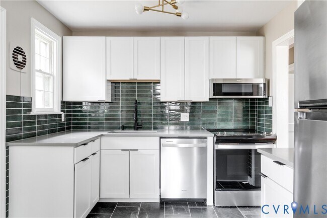 Building Photo - 3342 Grandview Dr