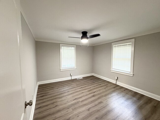 Building Photo - 5715 Harding Dr